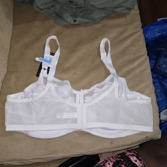 Bali Classic Support Full Coverage Fit Smoothing Bra SIZE 44C NWT - Picture 6 of 11